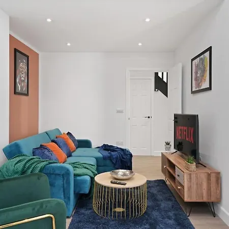 Beautiful House With Private Garden - Mycityhaven *