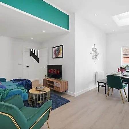 בית נופש Beautiful House With Private Garden - Mycityhaven בריסטול