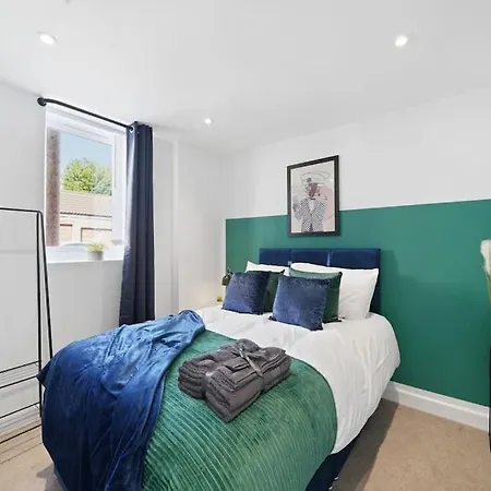 Beautiful House With Private Garden - Mycityhaven בית נופש